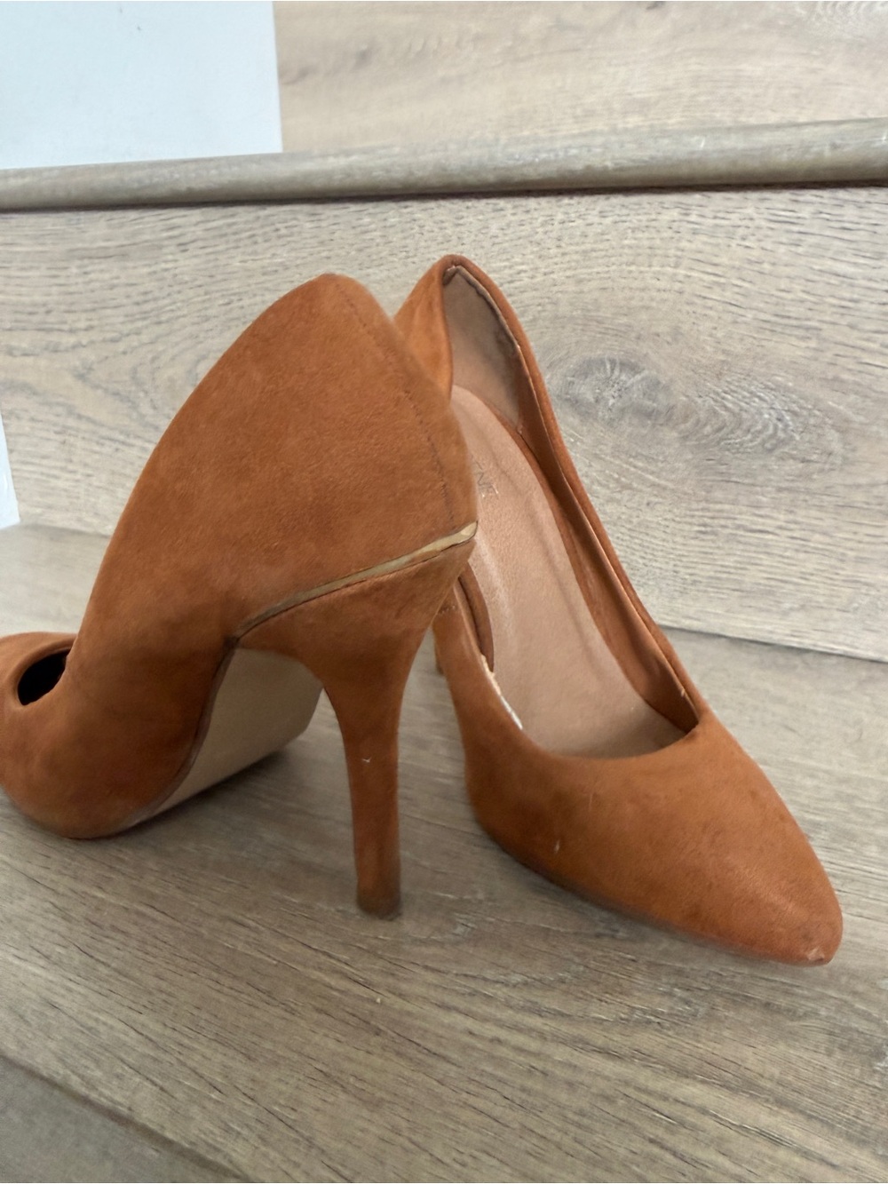 Classic Women's Suede Pointed-Toe Pumps in Rust